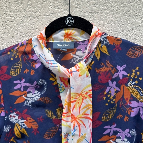 Modcloth Short Sleeve Top Sheer Floral Lemur Frogs & Parrot Print Womens S NEW - Picture 4 of 15